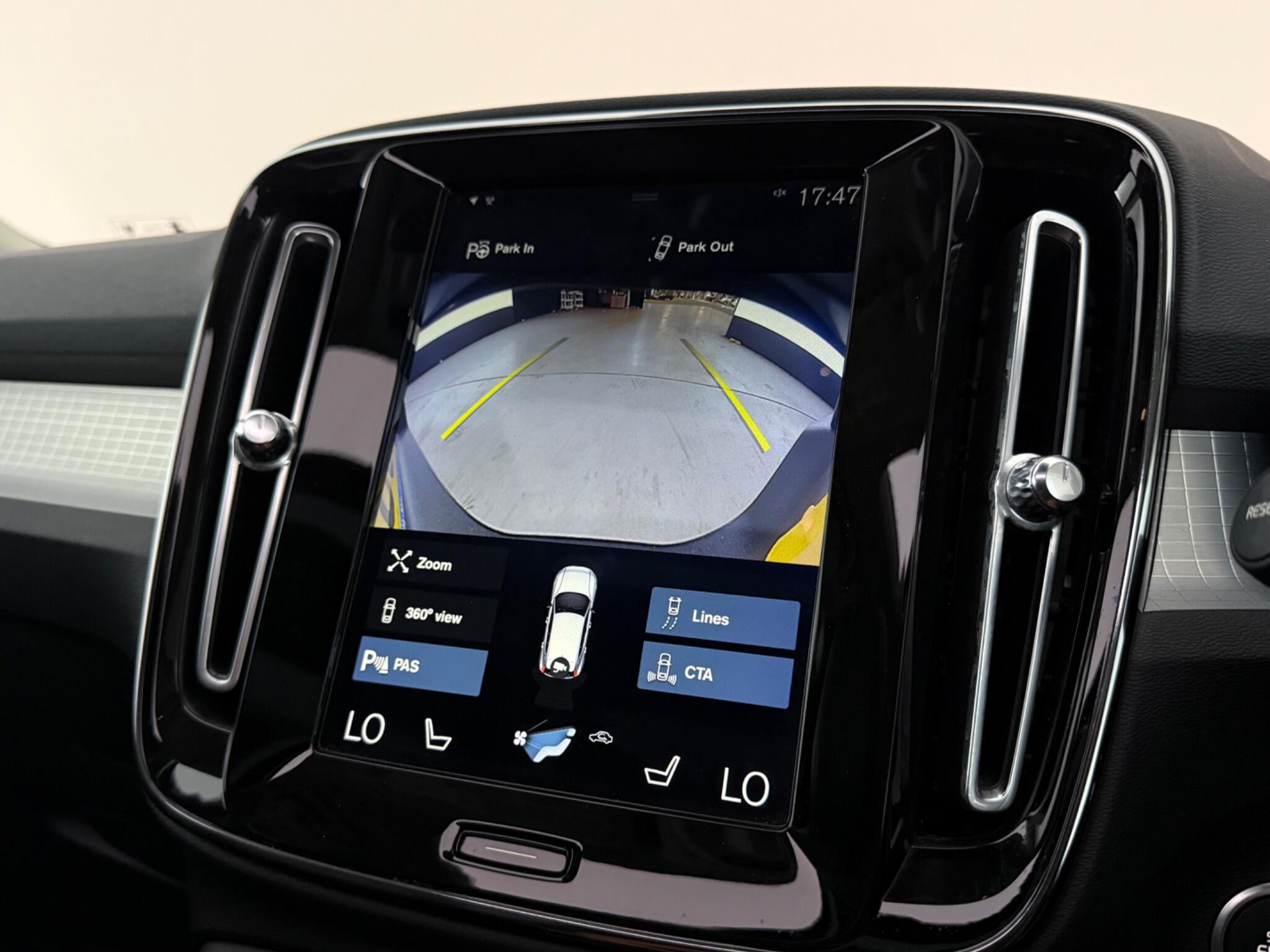 Volvo XC40 view 28