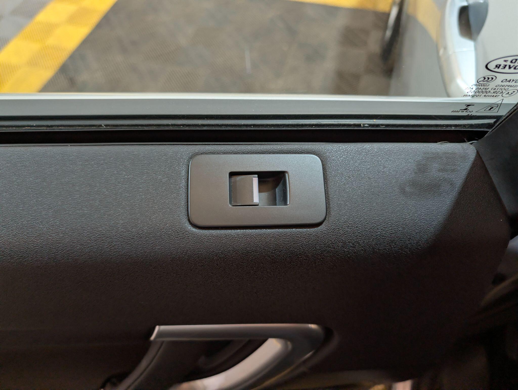 Land Rover Discovery Sport view 63