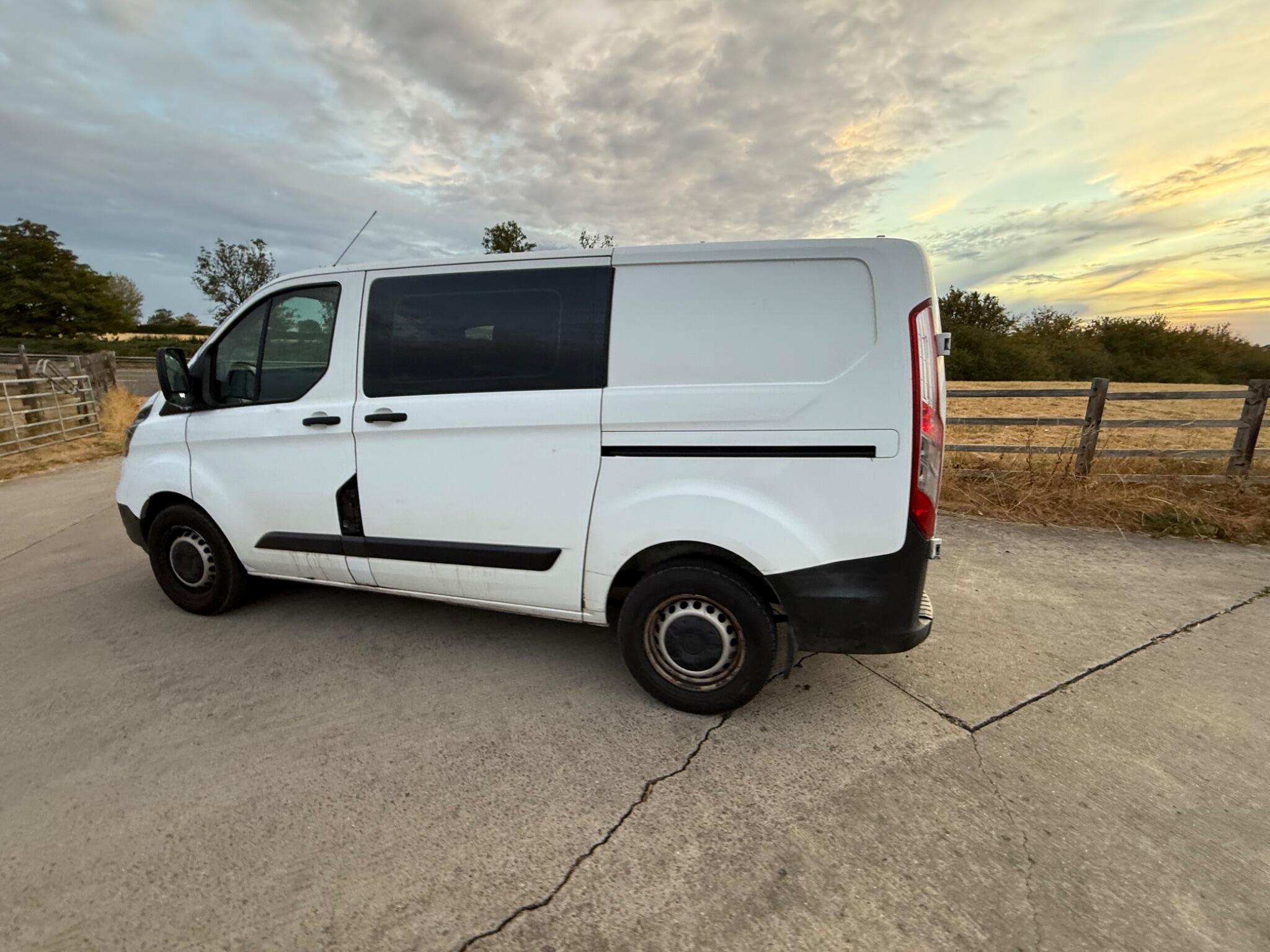 Ford Transit Custom 2.0 320 EcoBlue L1 H1 Euro 6 5dr — photo 40 of 82
