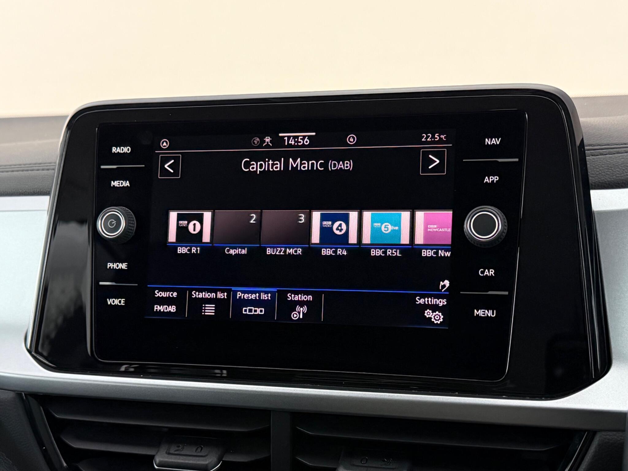 Volkswagen T-Roc view 24