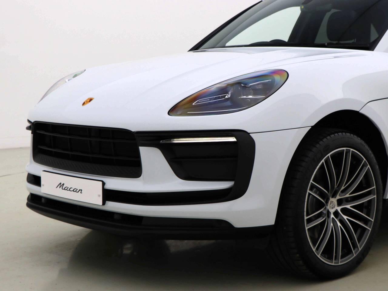 Porsche Macan view 11