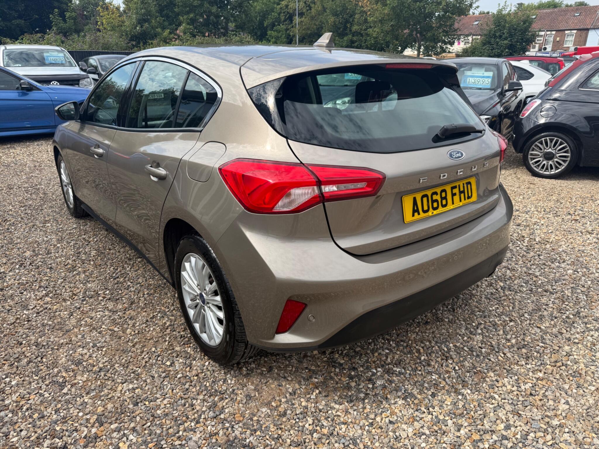 Ford Focus view 5