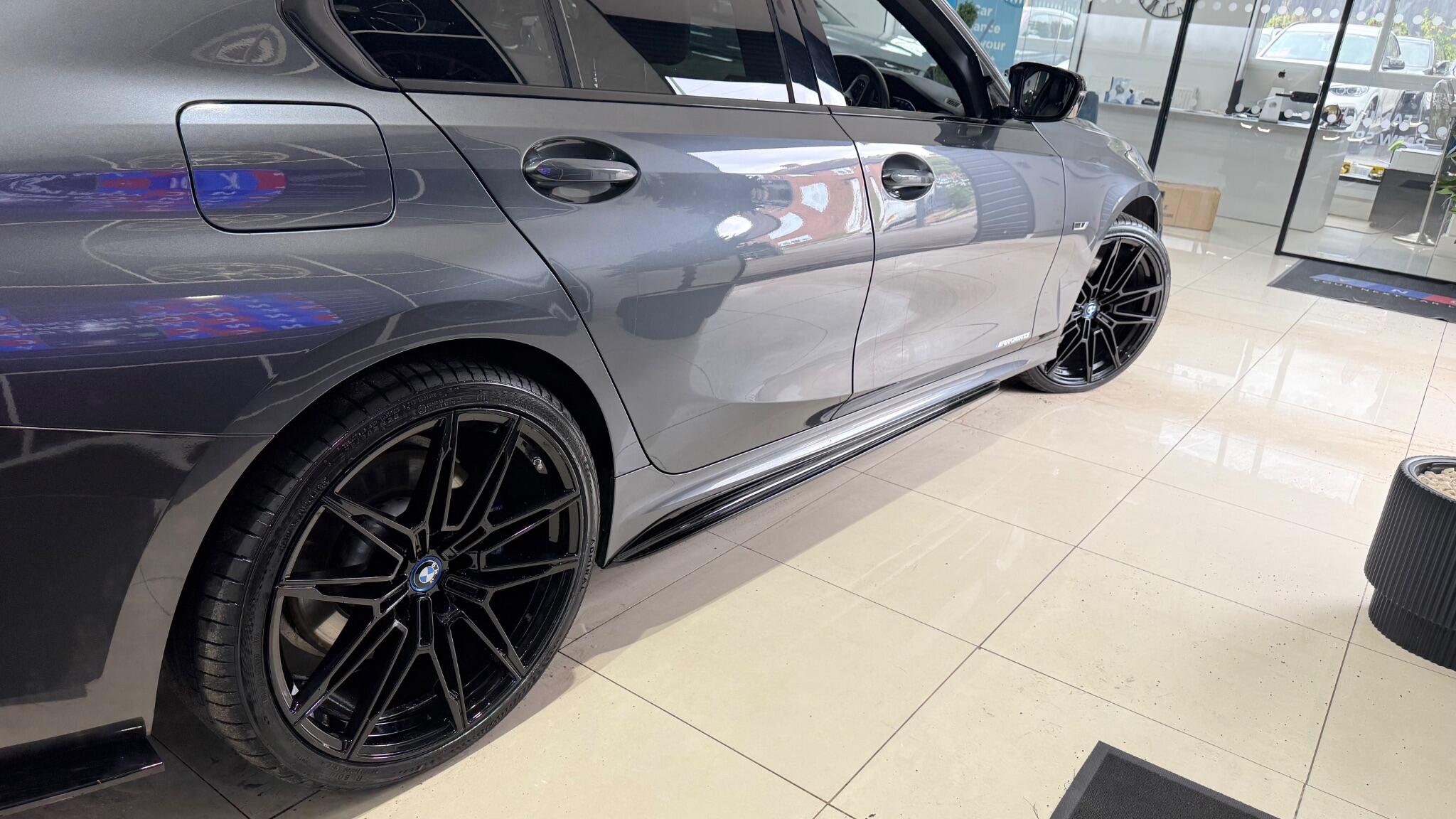 BMW 3 Series view 27