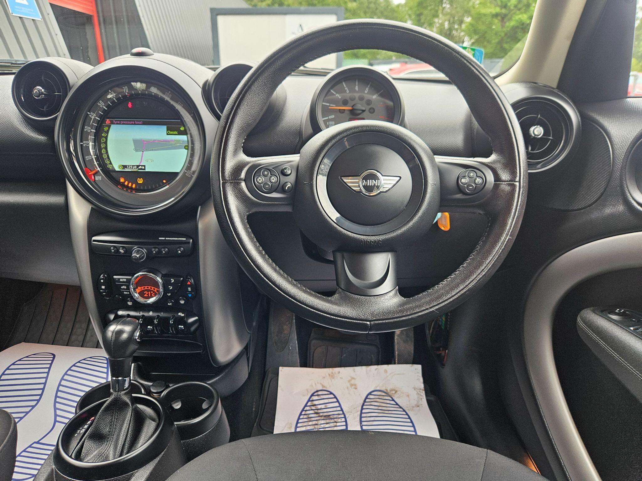 2016 MINI Countryman image 19