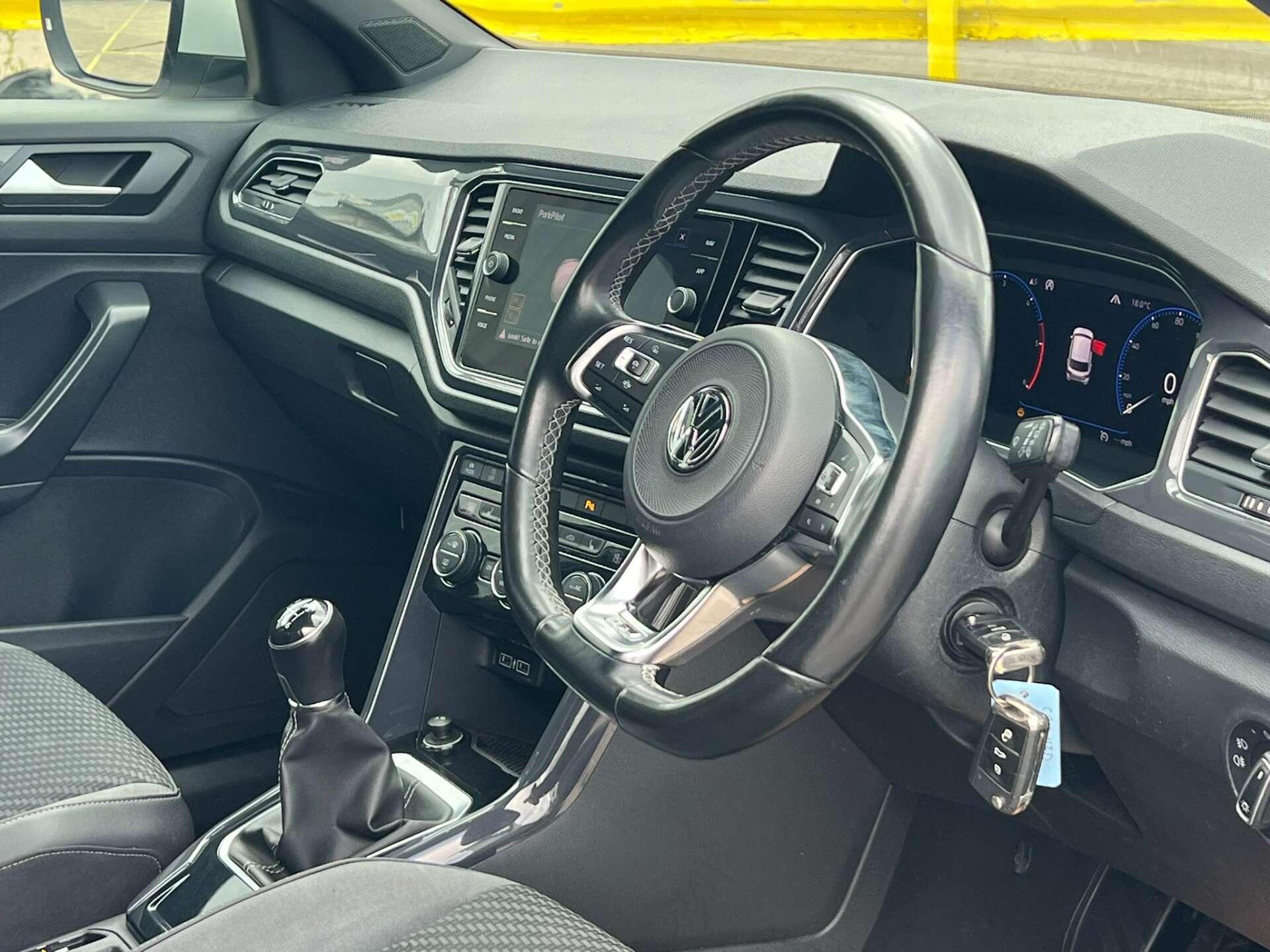 Volkswagen T-Roc view 11
