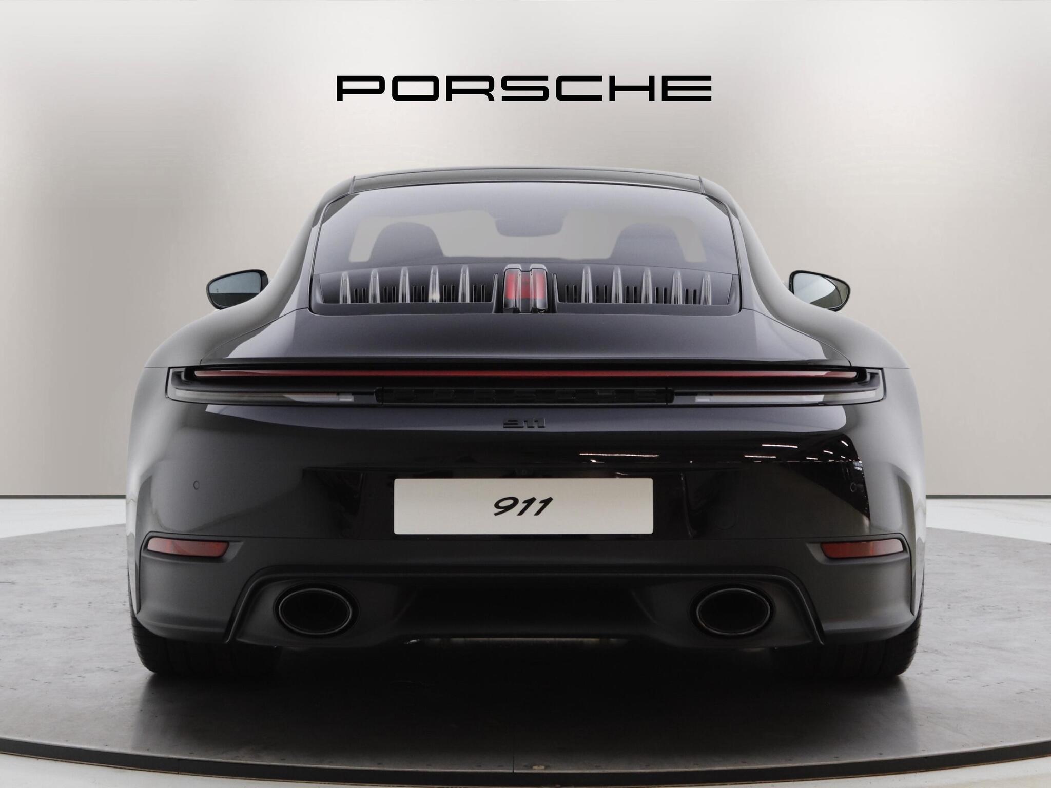 Porsche 911 view 5