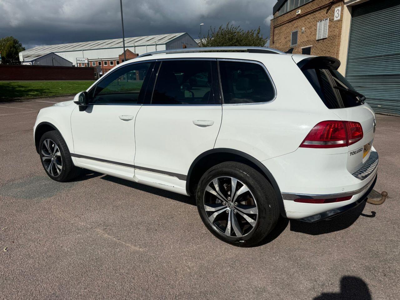 Volkswagen Touareg view 23