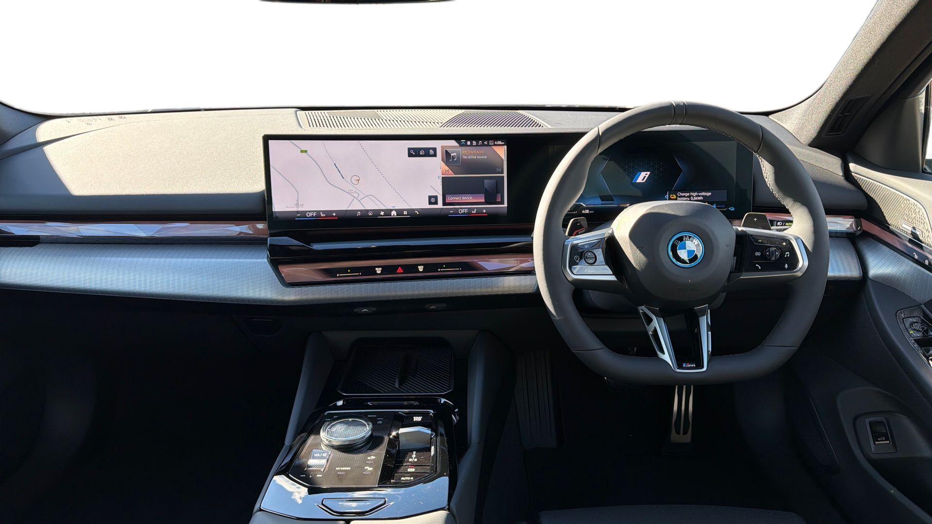 BMW 5 Series view 4