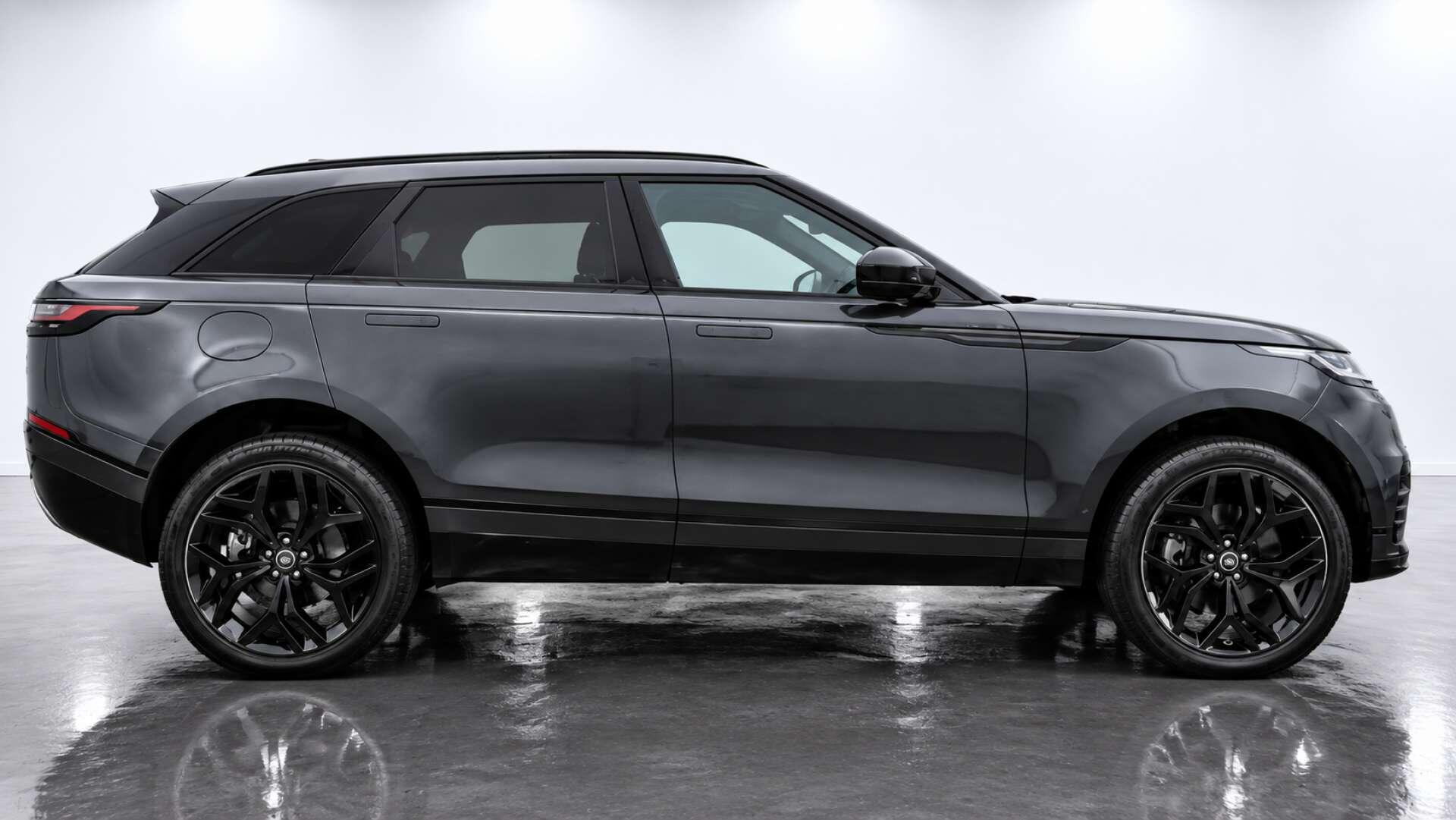 Land Rover Range Rover Velar view 3