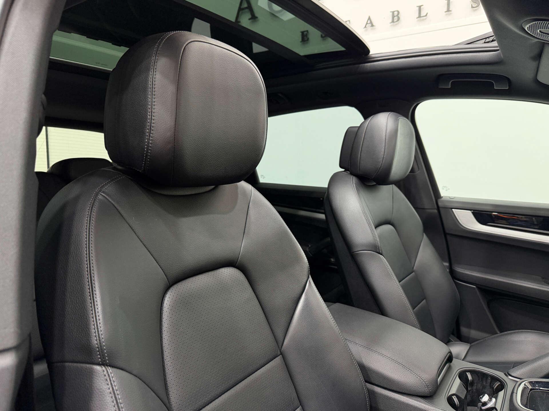 Porsche Cayenne view 40