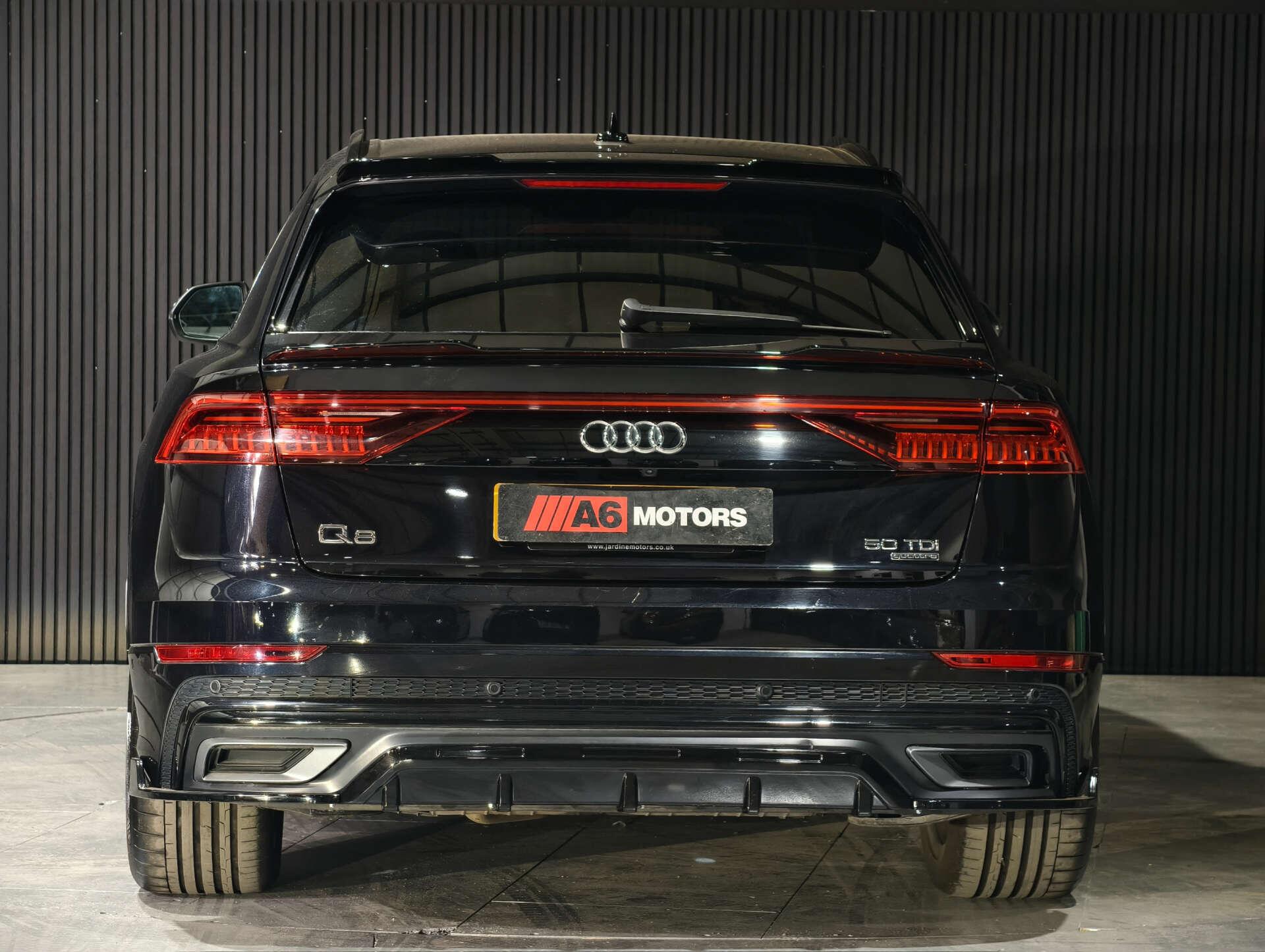 Audi Q8 view 14