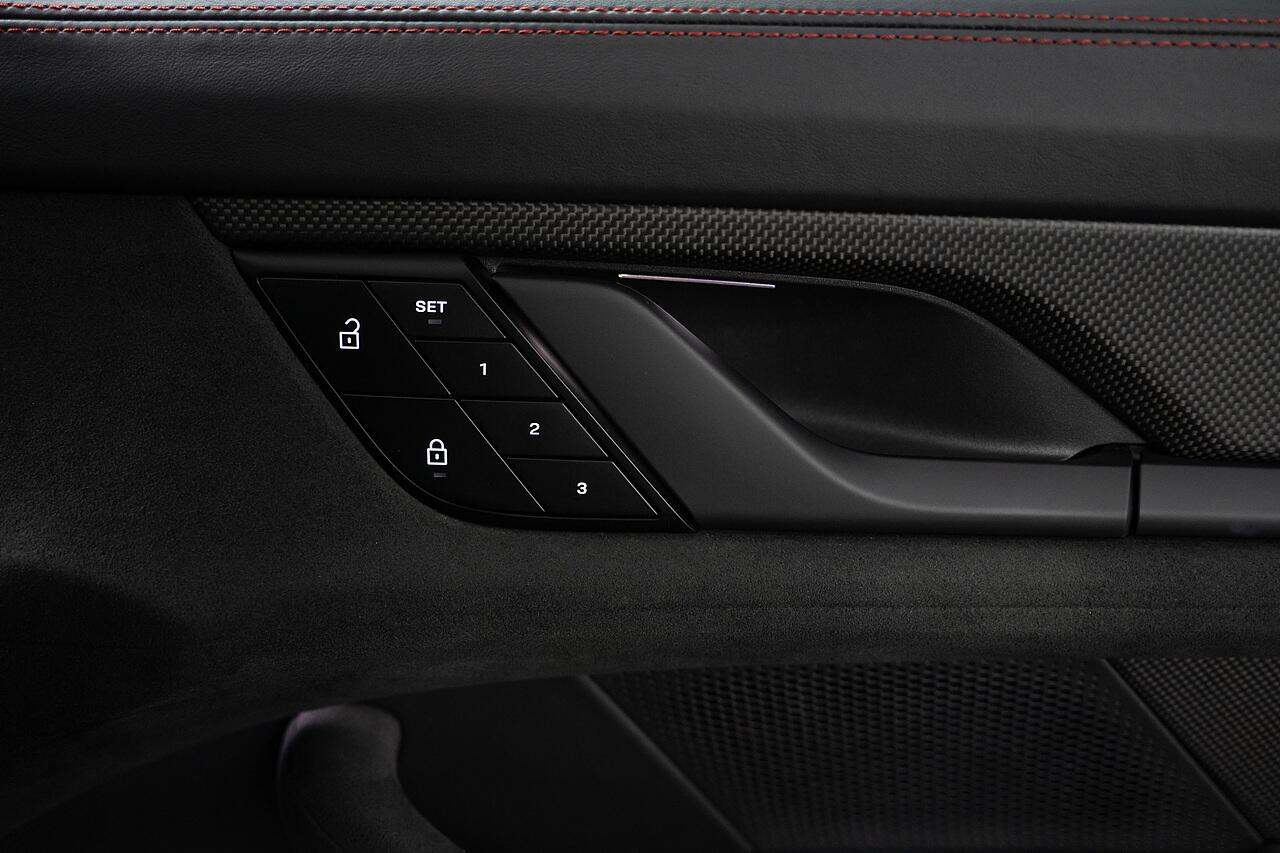 Porsche Taycan view 29