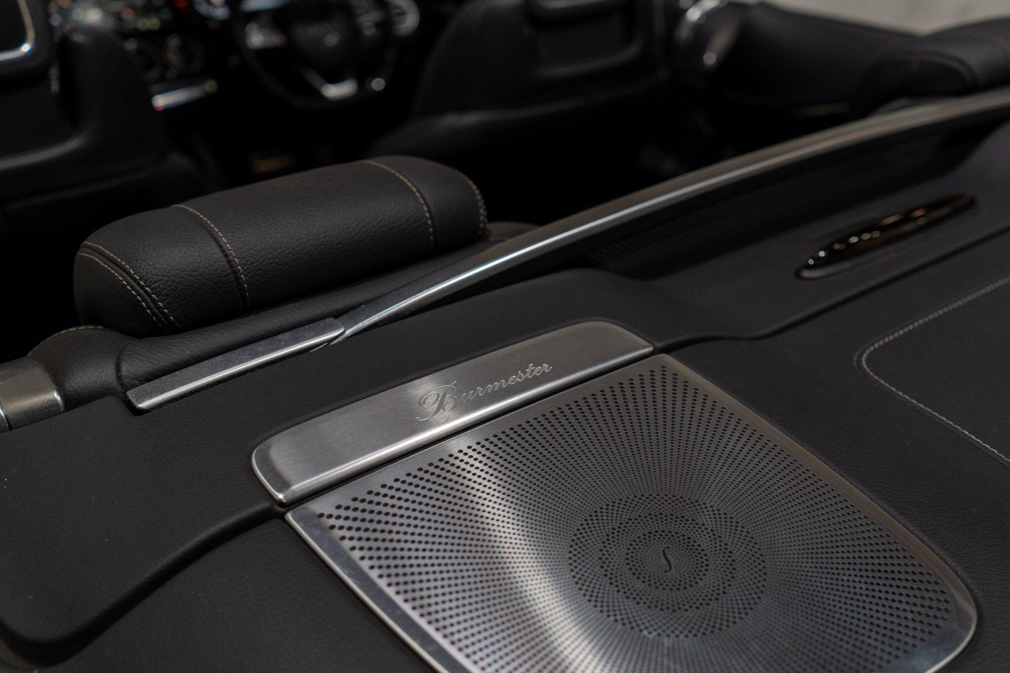 Mercedes-Benz S-Class view 35