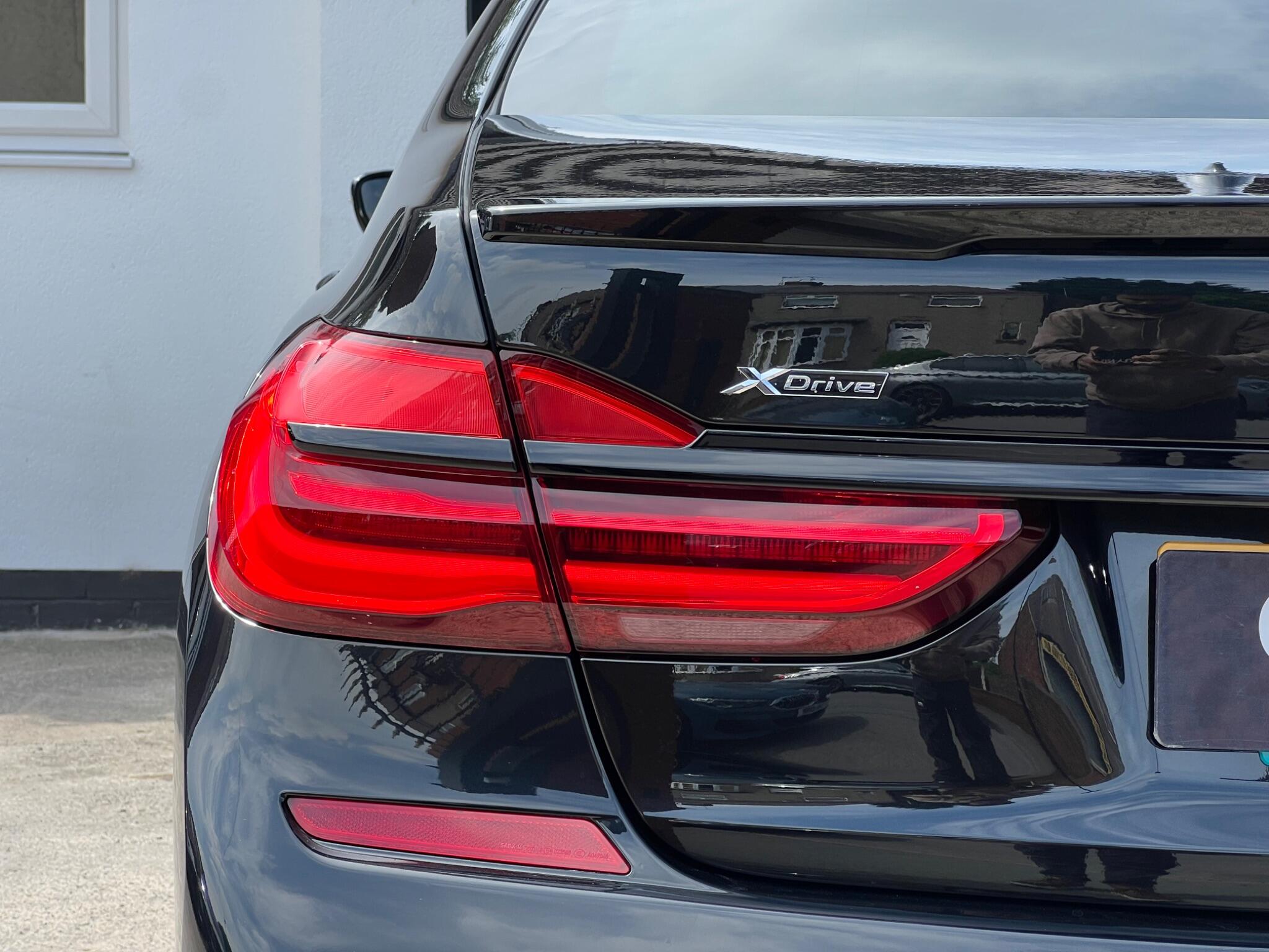 BMW 7 Series view 30