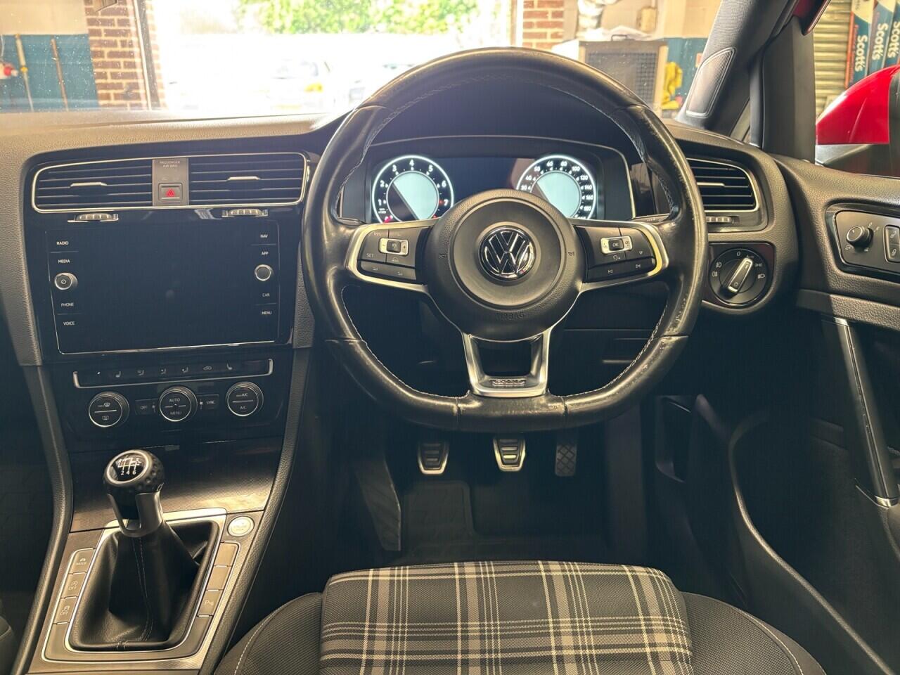 Volkswagen Golf view 15