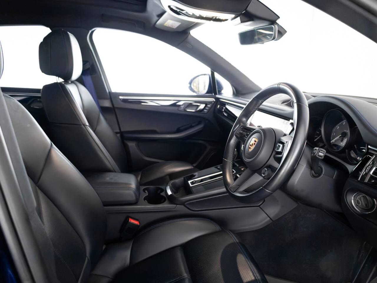 Porsche Macan view 4