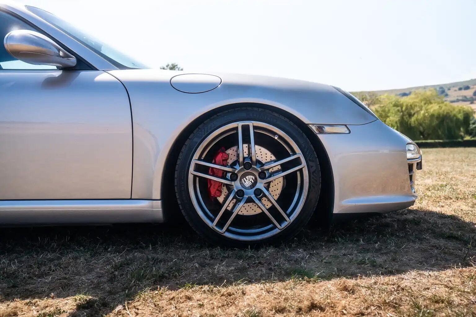 Porsche 911 view 12