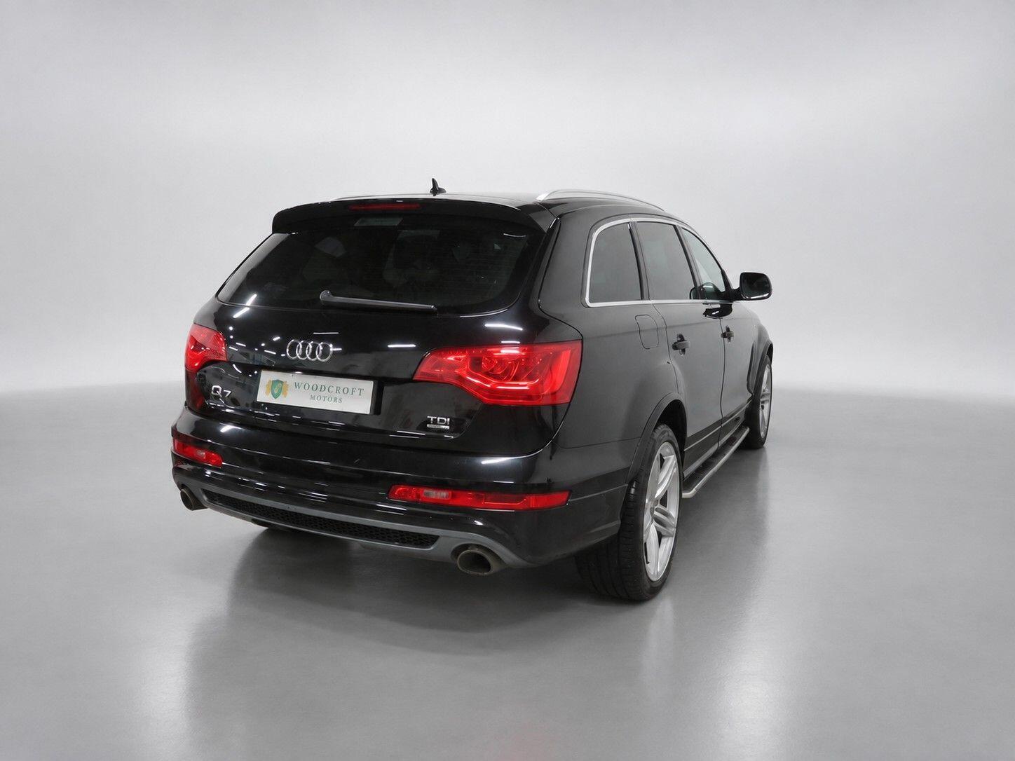 Audi Q7 view 8