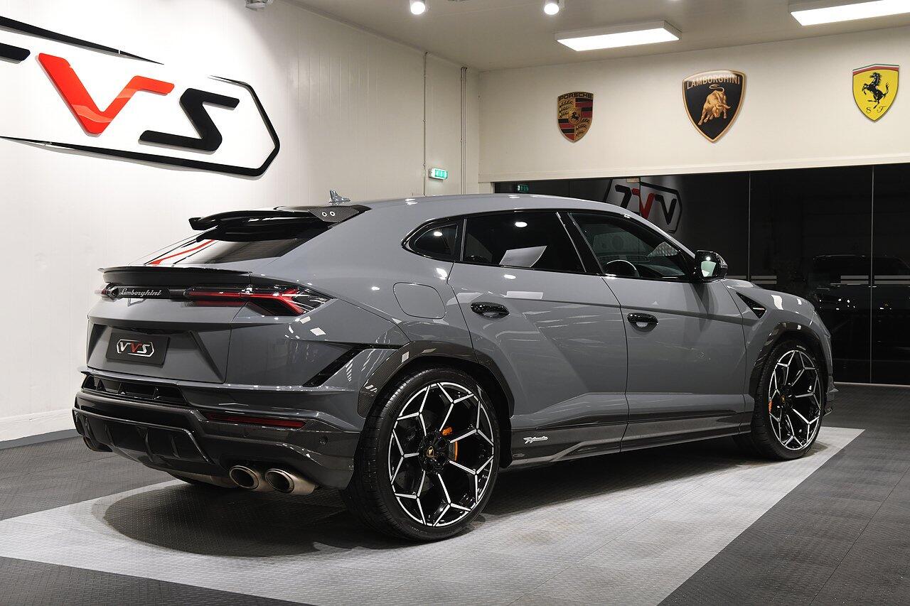 Lamborghini Urus view 44