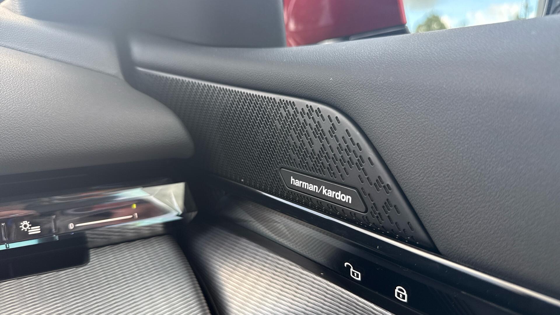 BMW i5 view 20