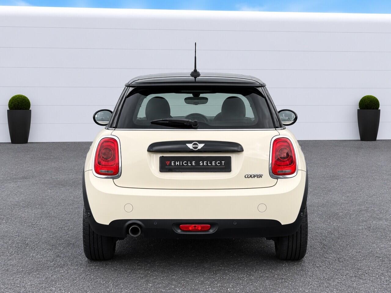 Mini Hatch view 9