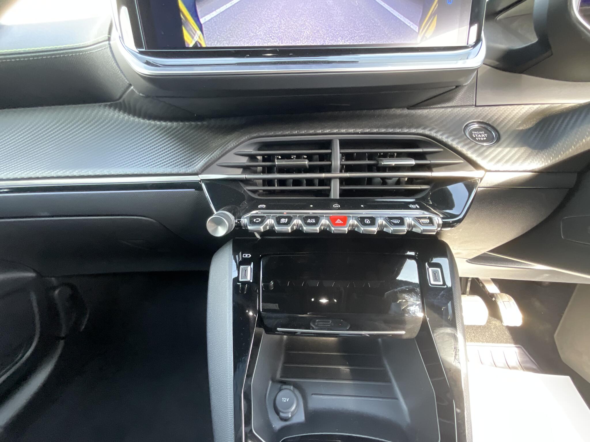 Peugeot 208 view 29
