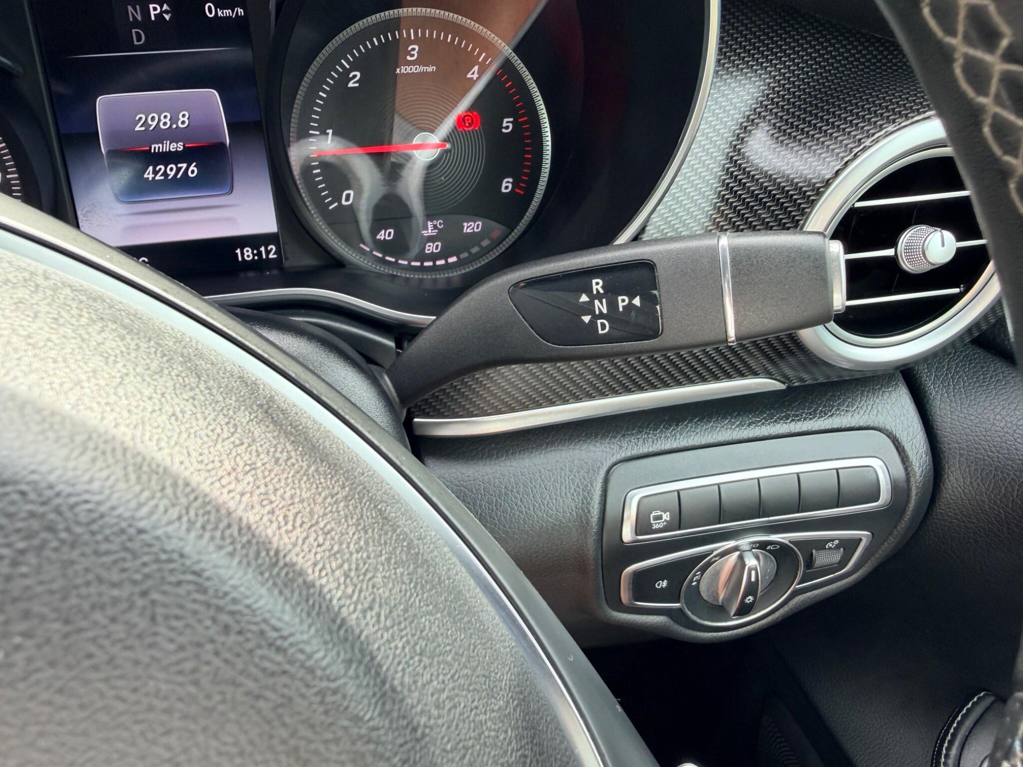 Mercedes-Benz V-Class view 24
