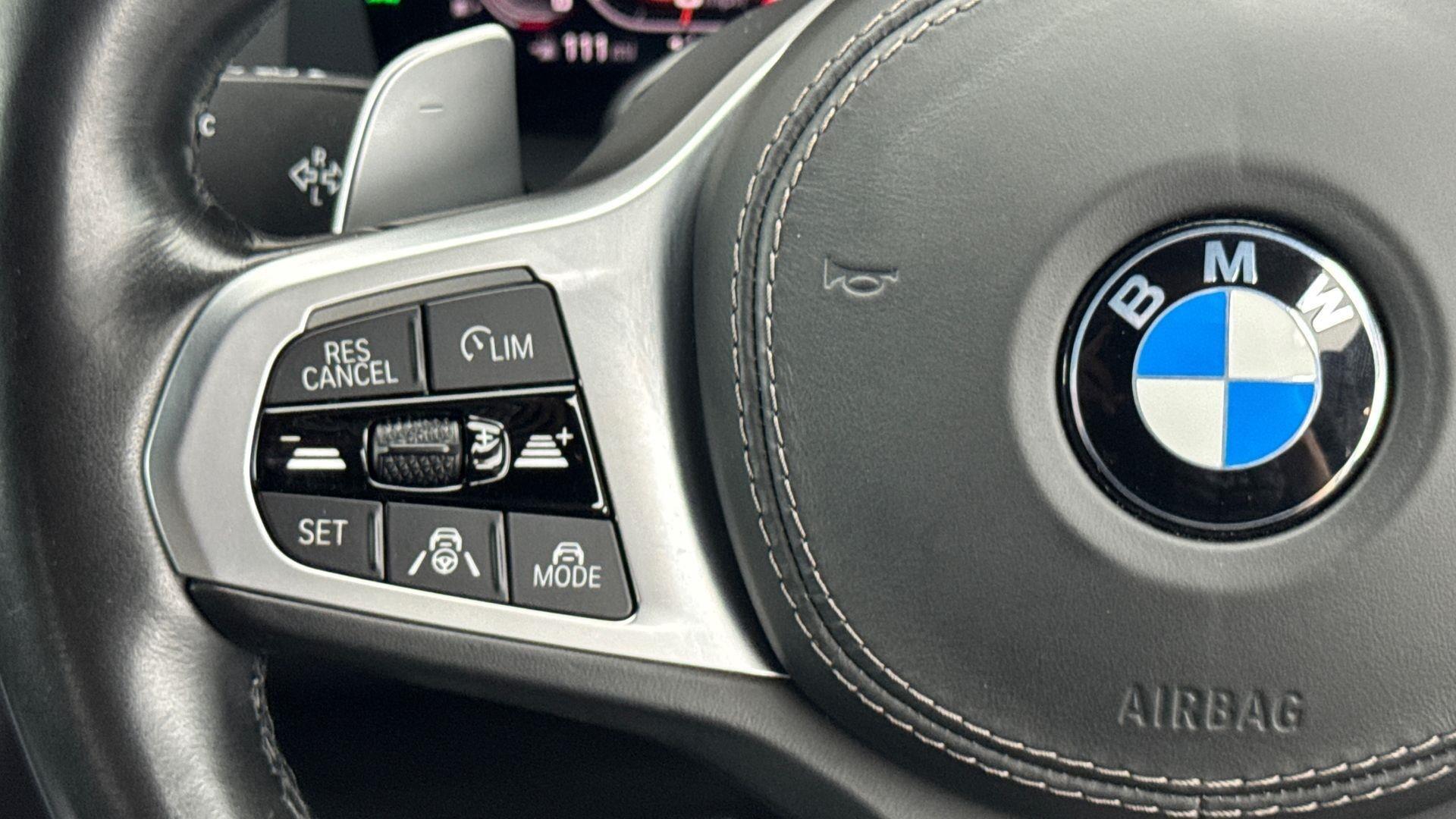 BMW 8 Series view 17