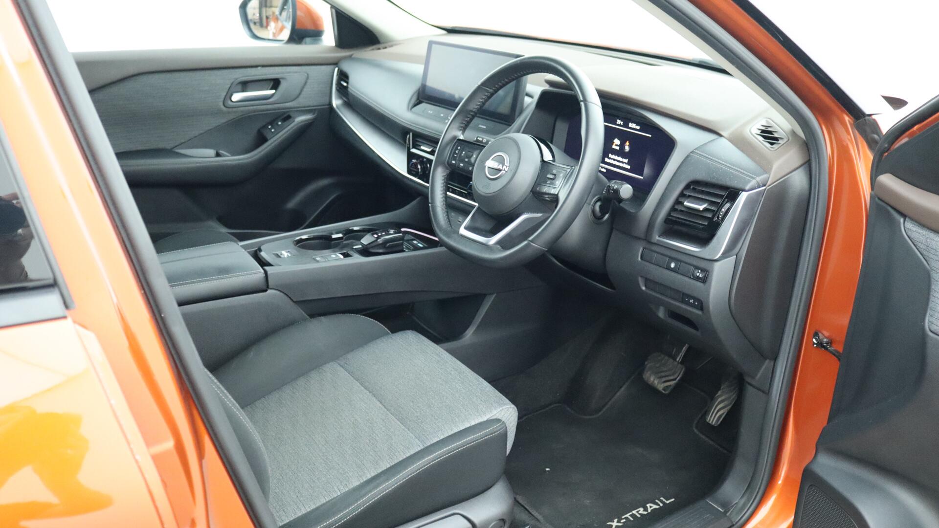 Nissan X-Trail view 4