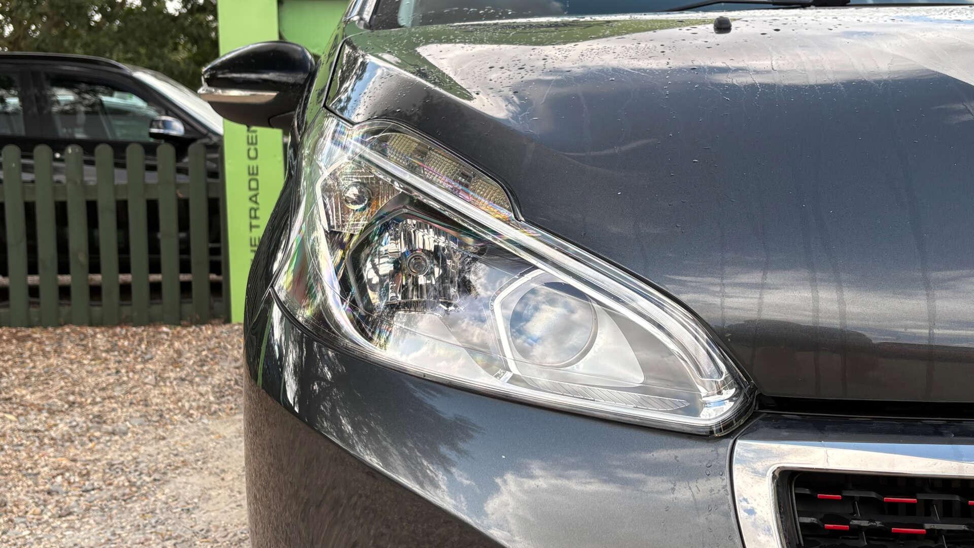 Peugeot 208 view 40