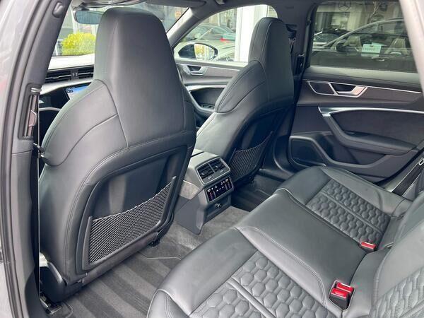 Audi RS6 Avant view 8