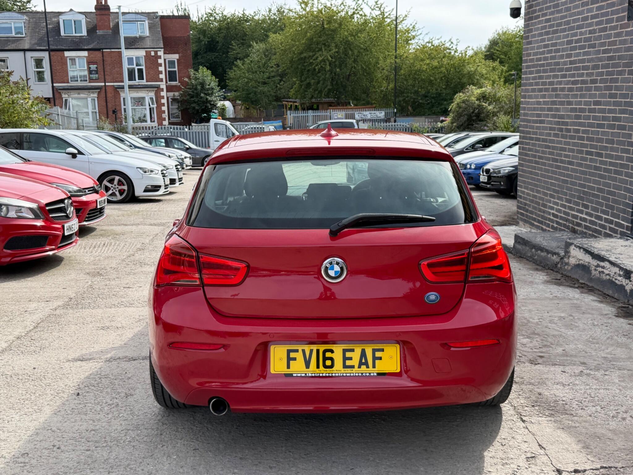 BMW 1 Series view 10