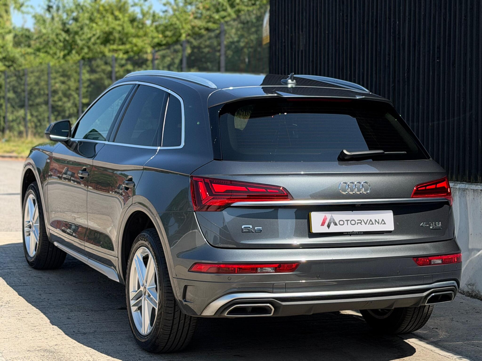 Audi Q5 view 8