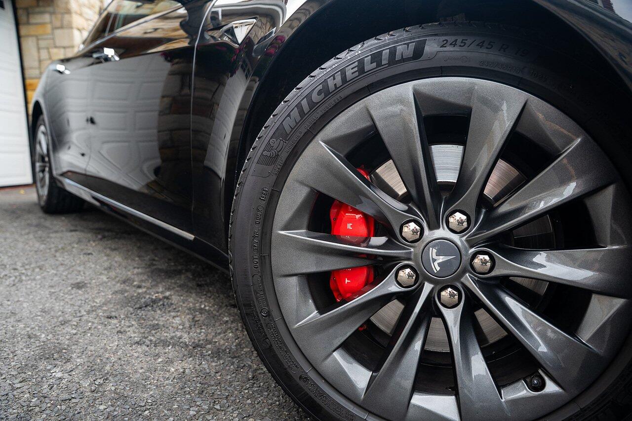 Tesla Model S view 23