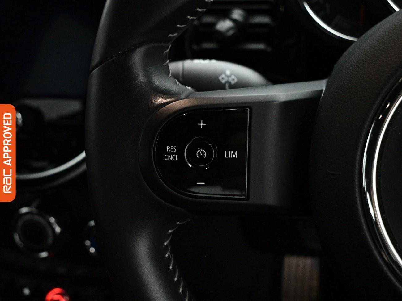 Mini Hatch view 18