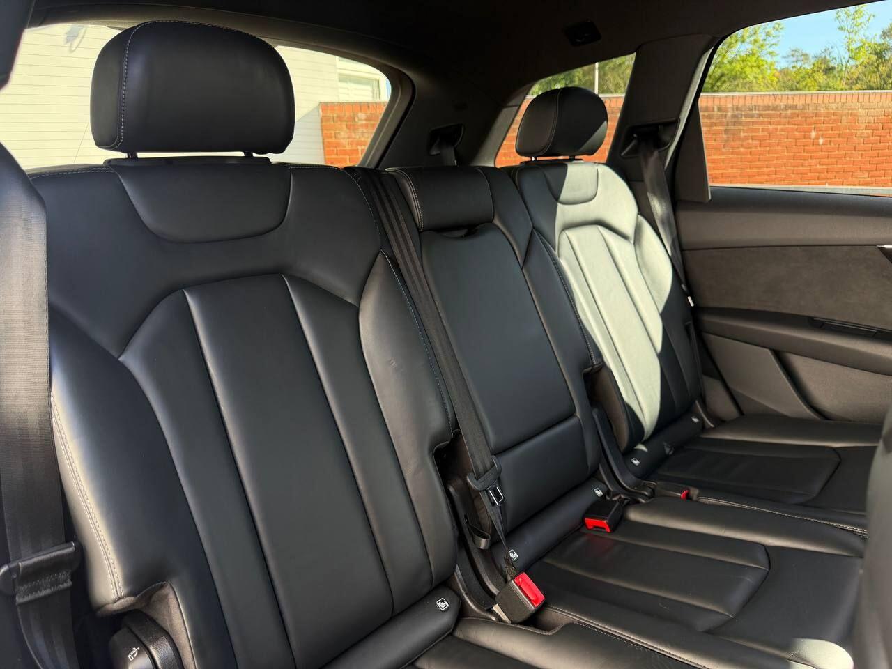 Audi Q7 view 19