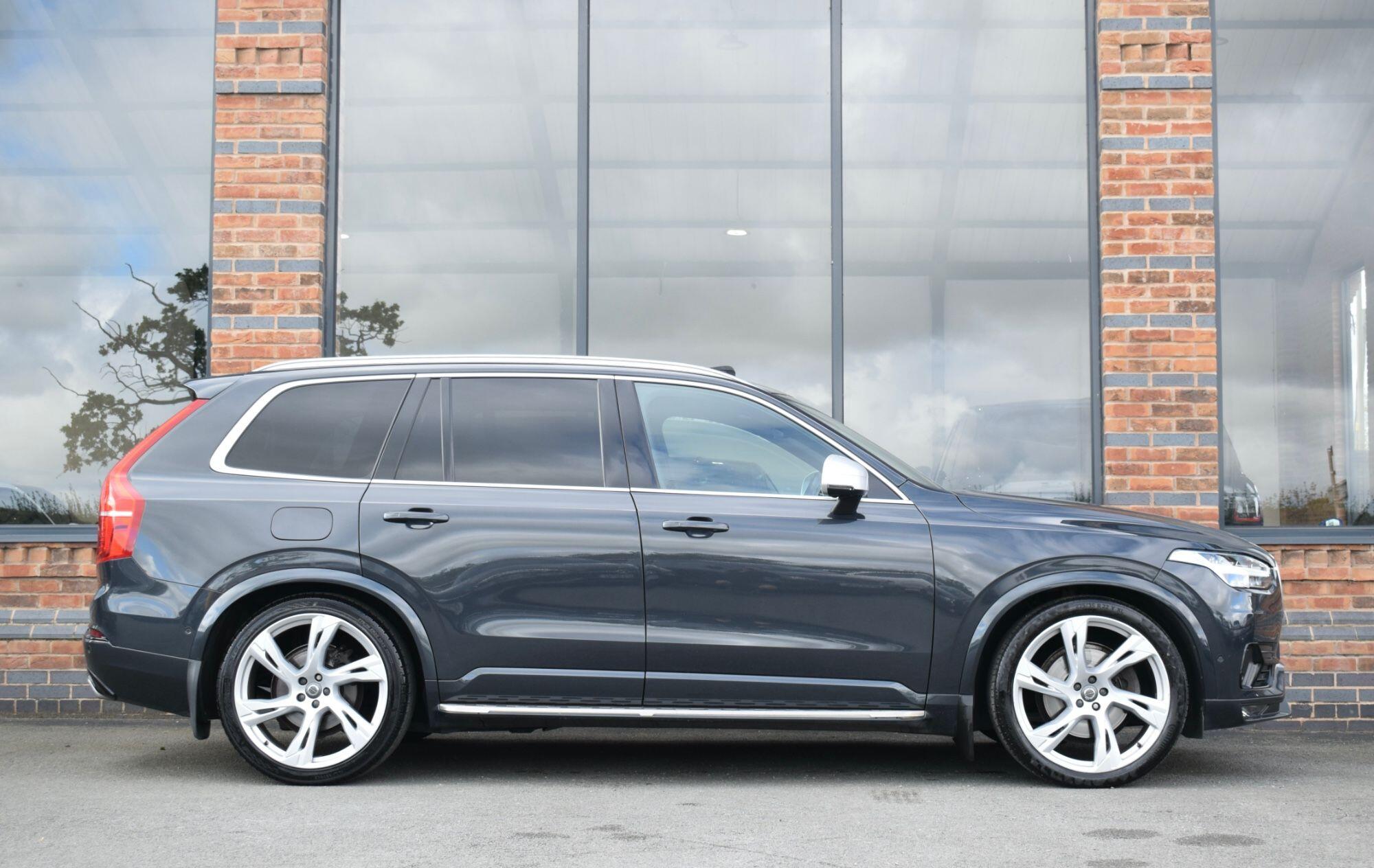 Volvo XC90 view 9