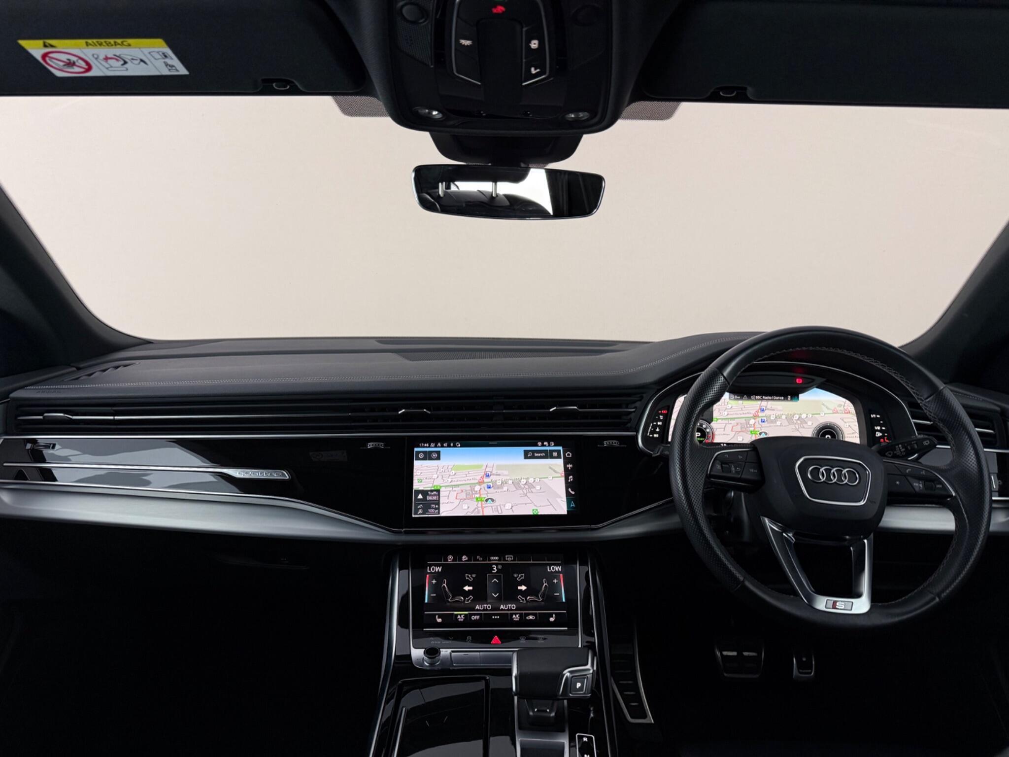 Audi Q8 view 41