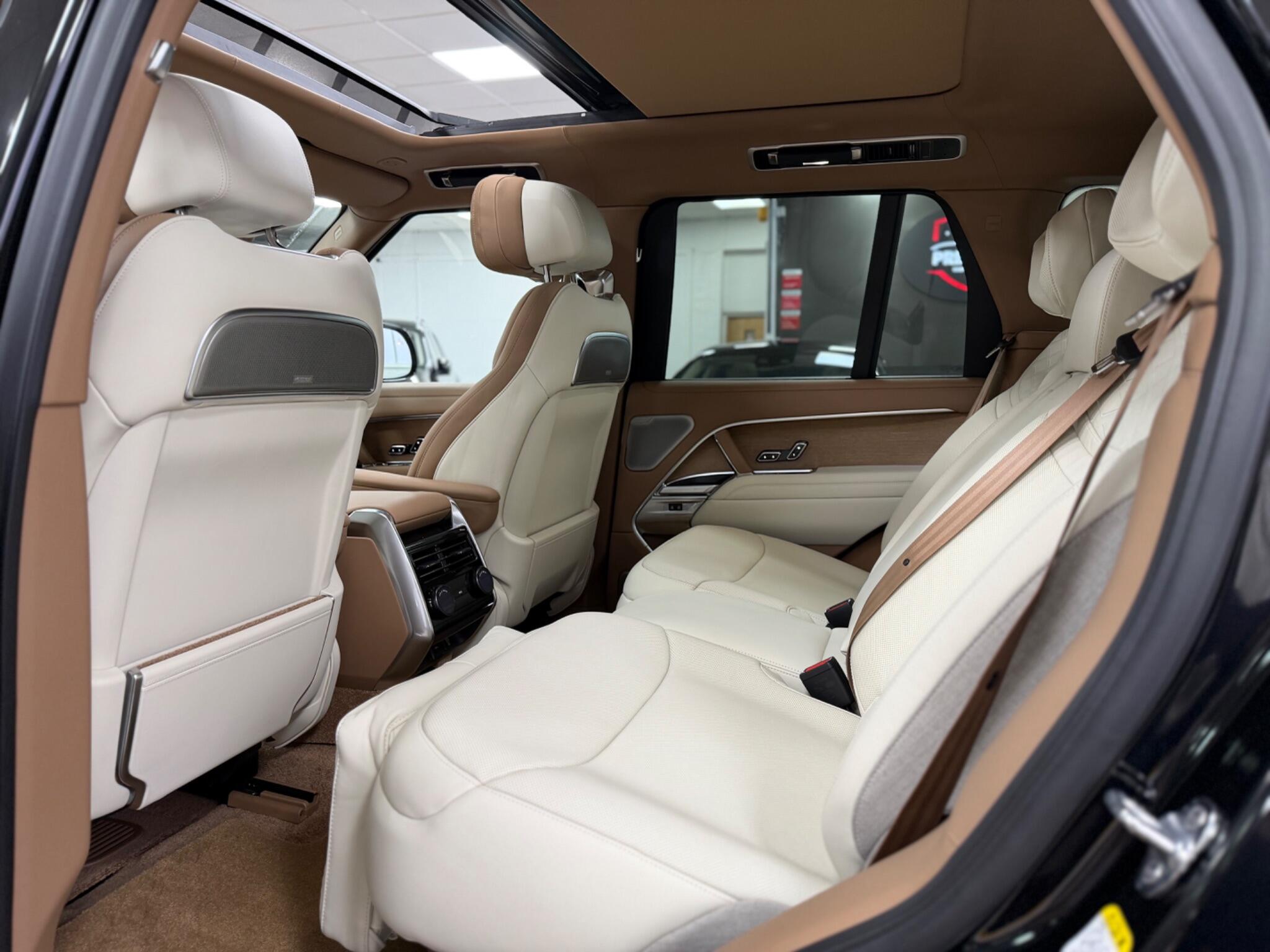Land Rover Range Rover view 2