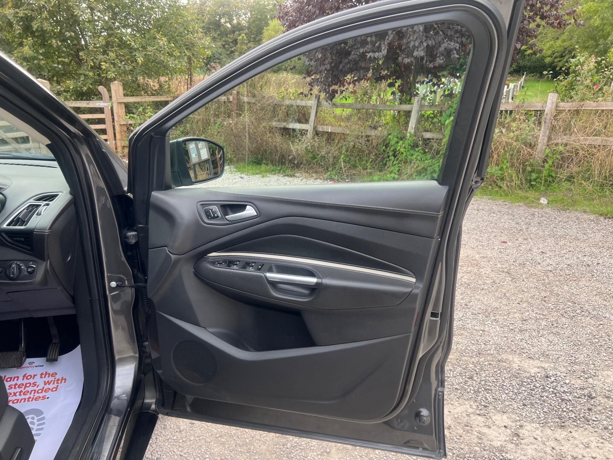 Ford Kuga view 25