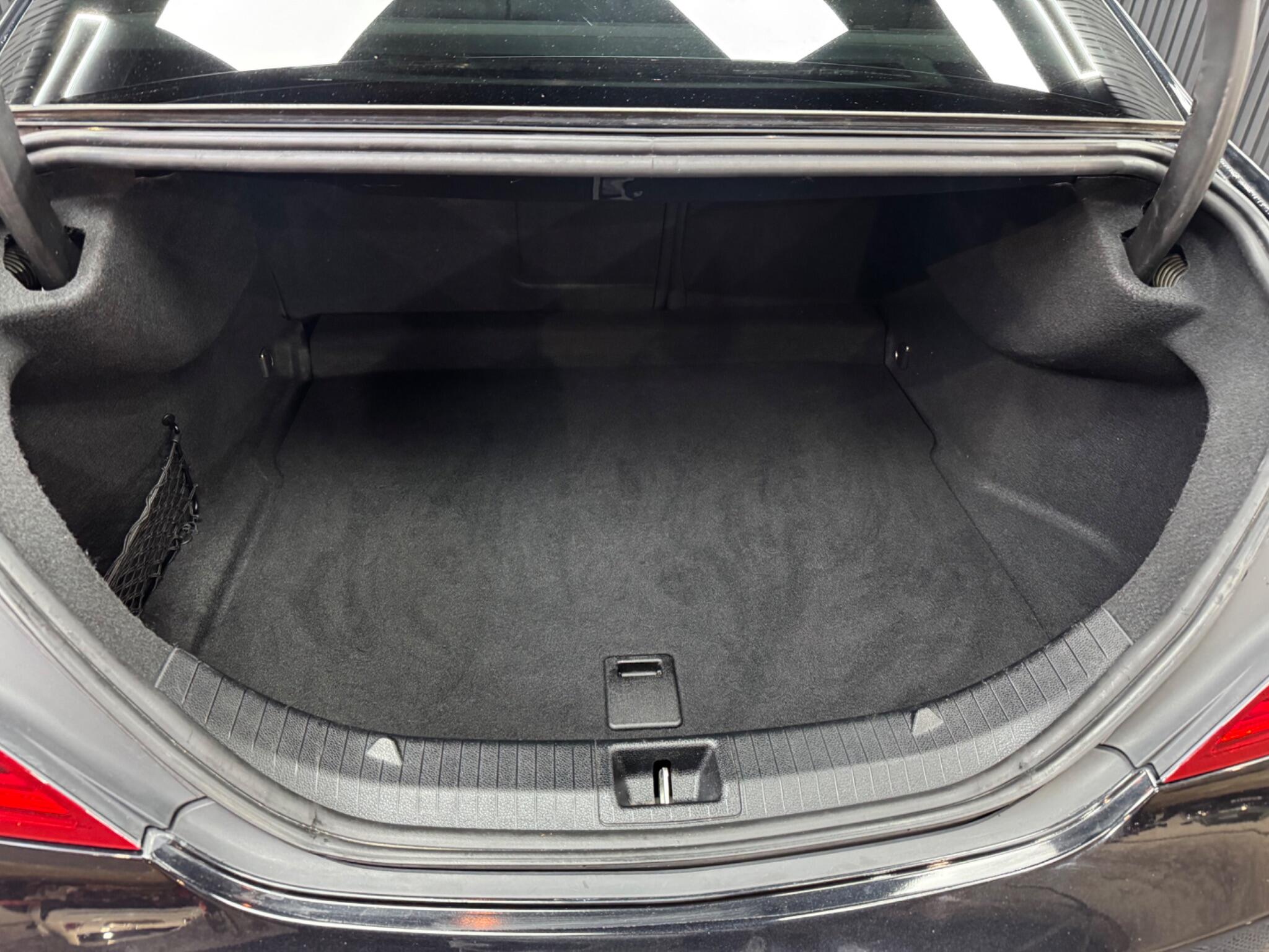 Mercedes-Benz Cla view 26
