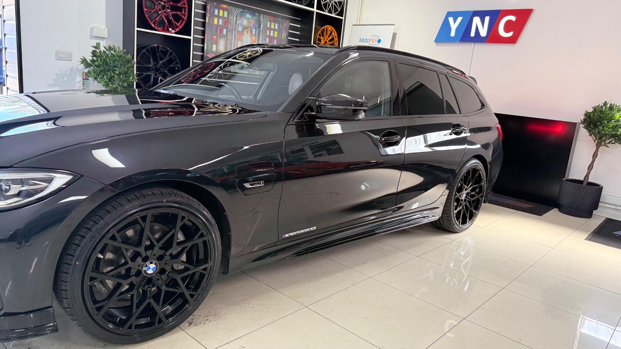 BMW 3 Series view 23