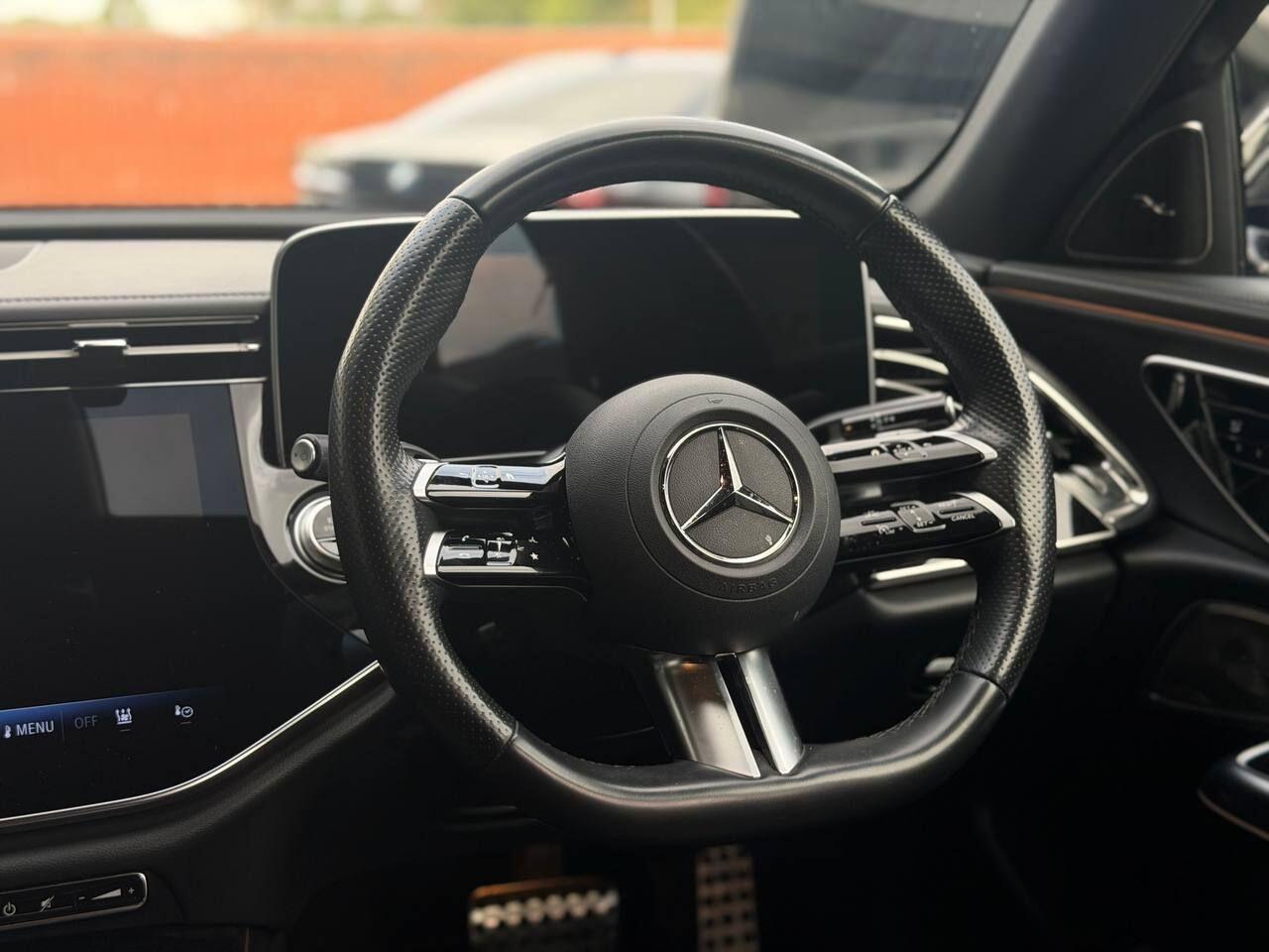 Mercedes-Benz E-Class view 22