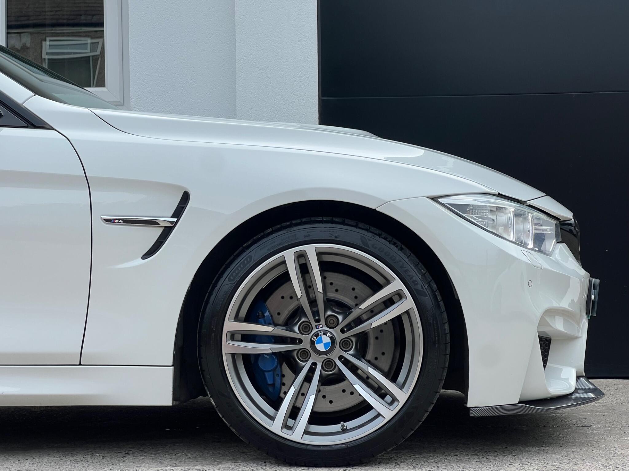 BMW M4 view 8