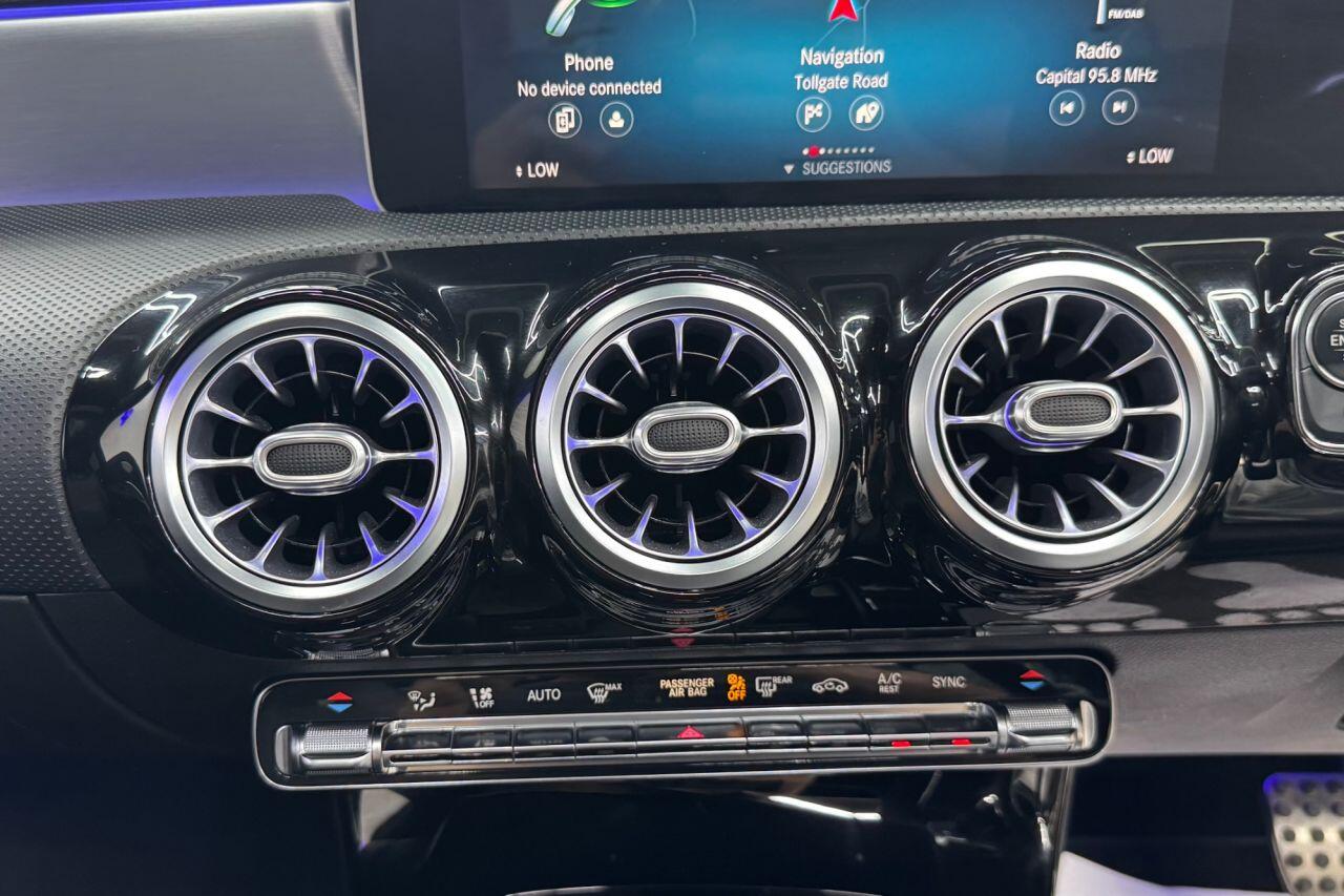 Mercedes-Benz Cla view 25