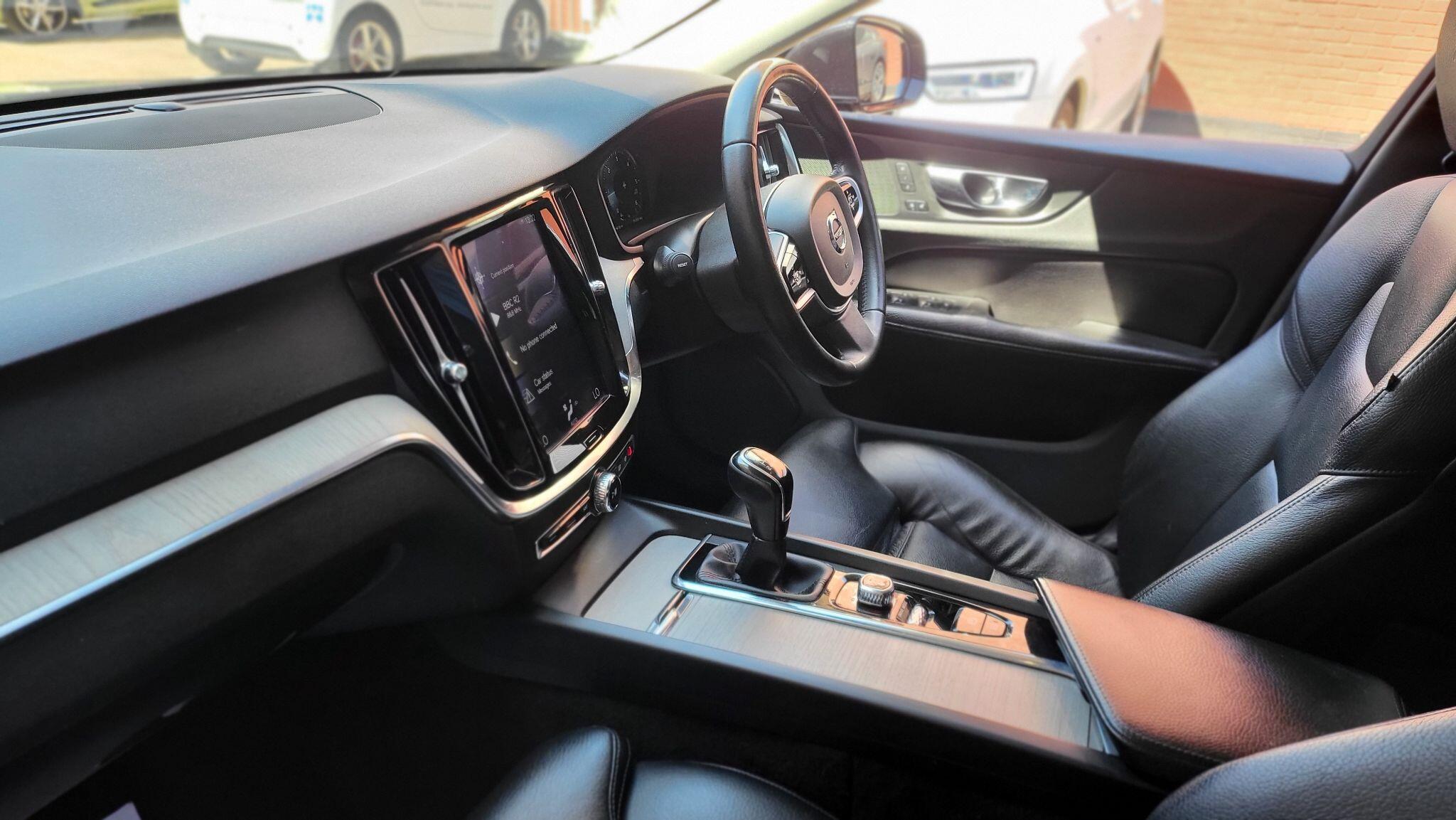 Volvo V60 view 2