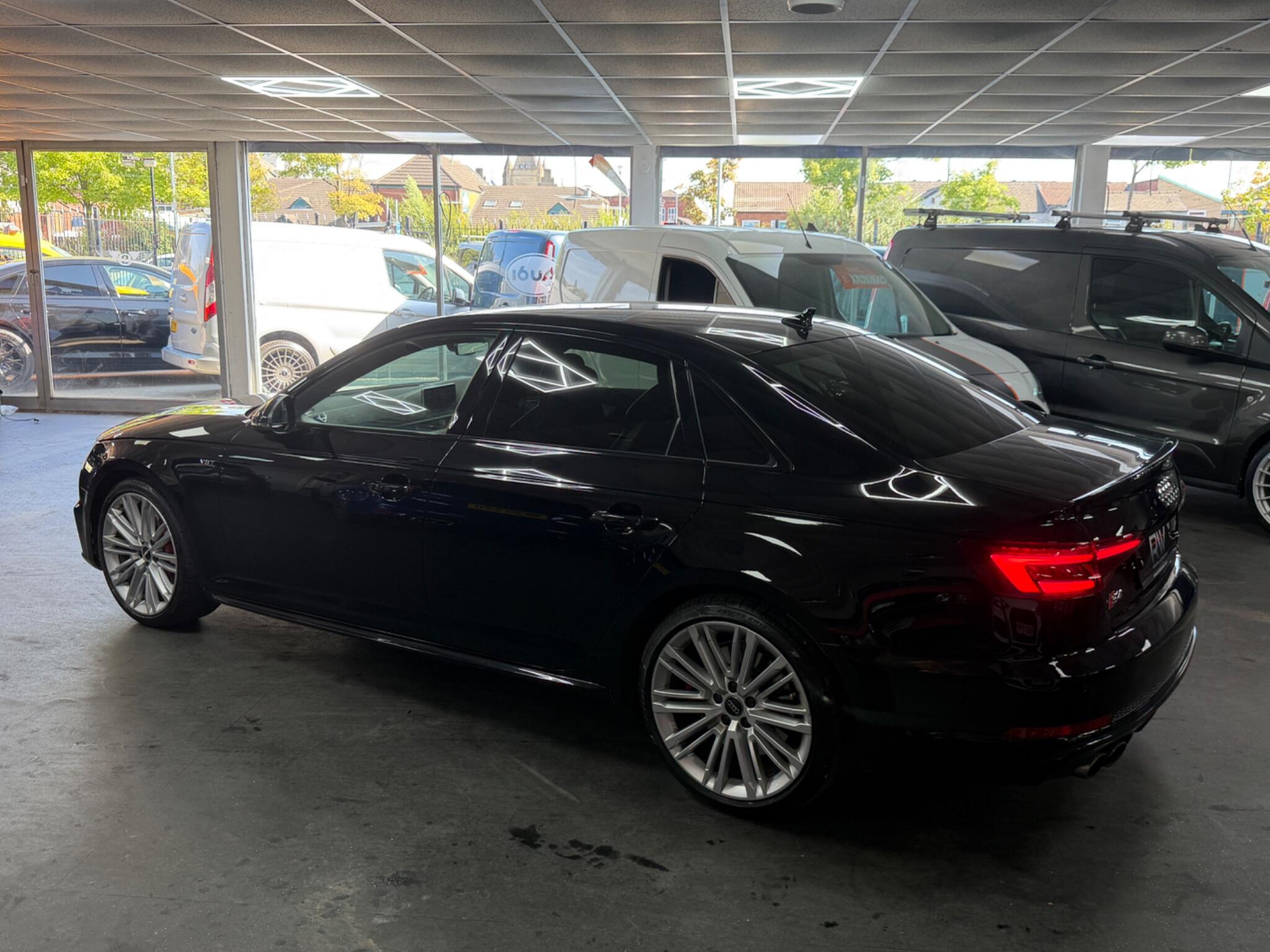 Audi S4 view 33
