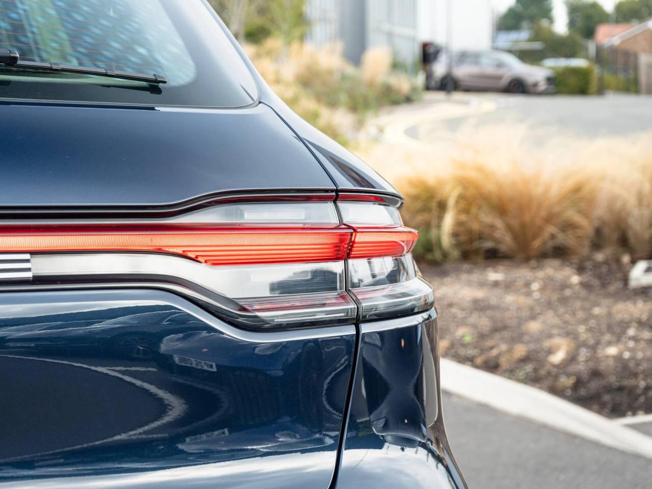 Porsche Macan view 11
