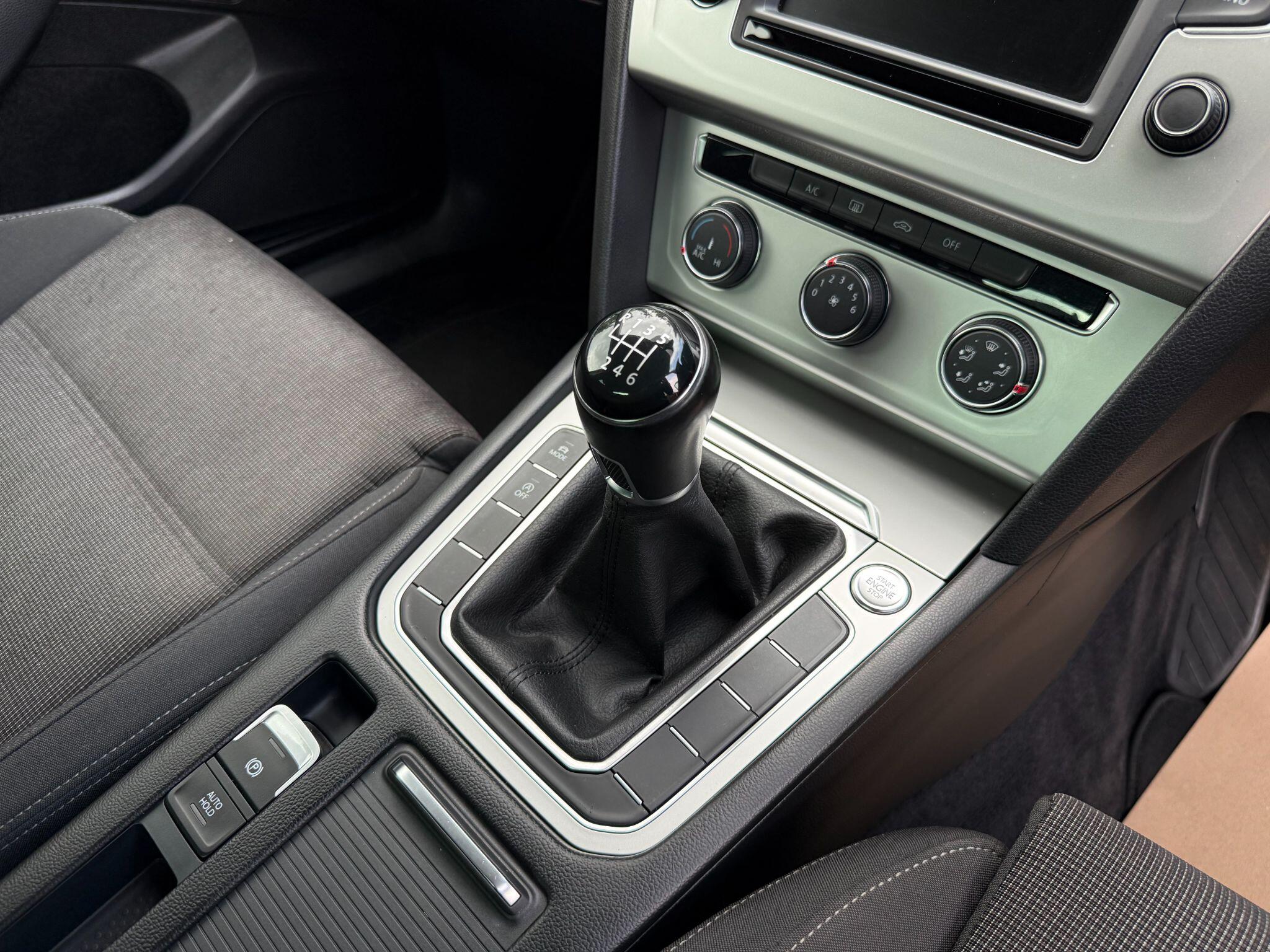 Volkswagen Passat view 31