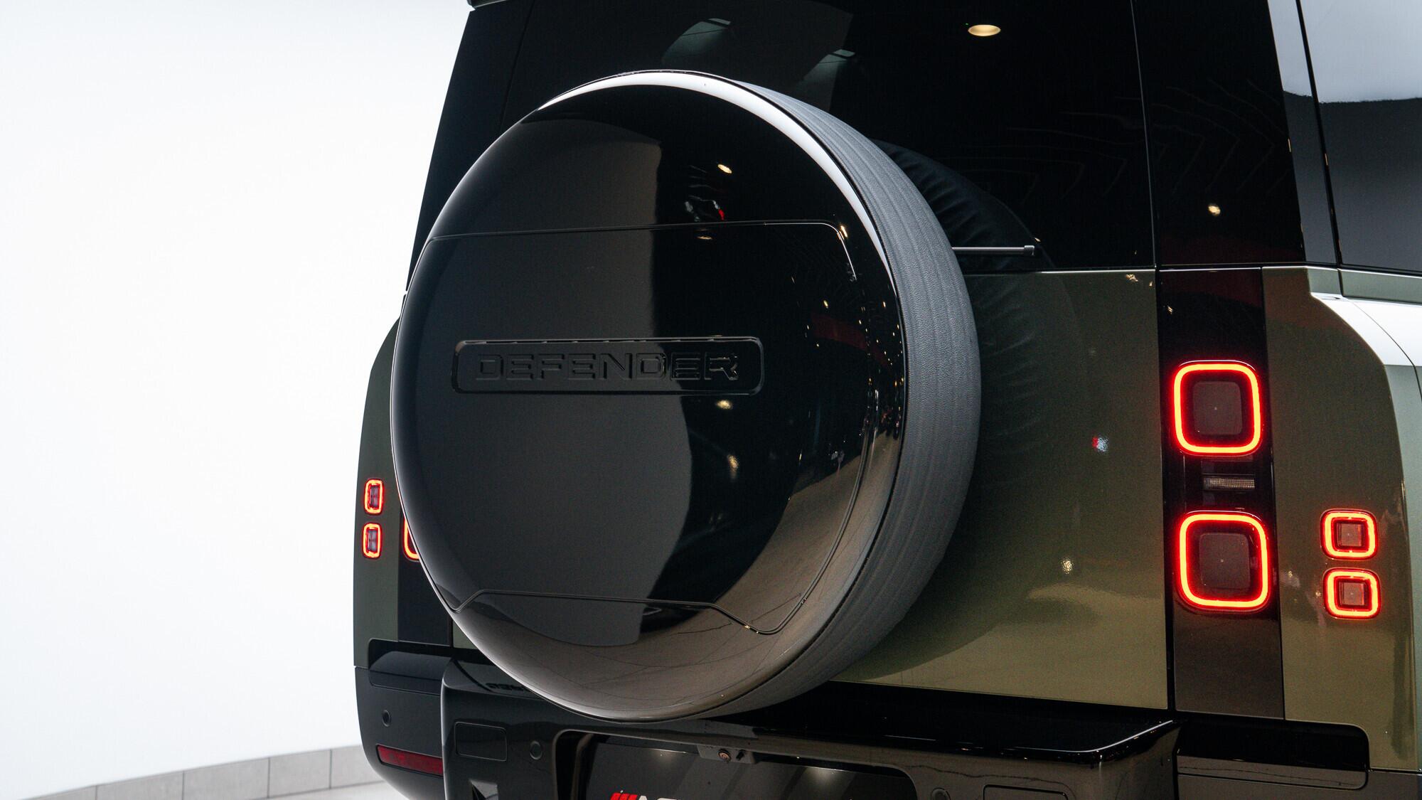 Land Rover Defender view 40
